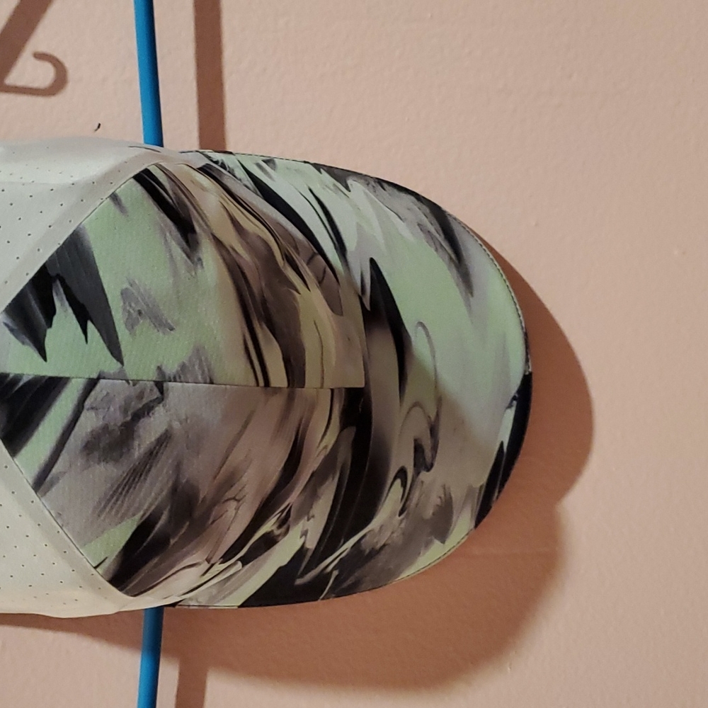 Fast and free run hat vent